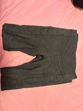 Lululemon Heather Gray Active Leggings with pockets